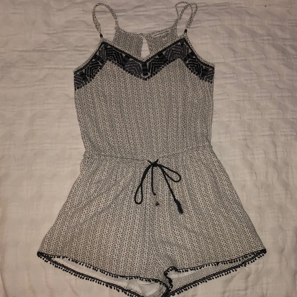 WHITE & BLACK PATTERNED ROMPER